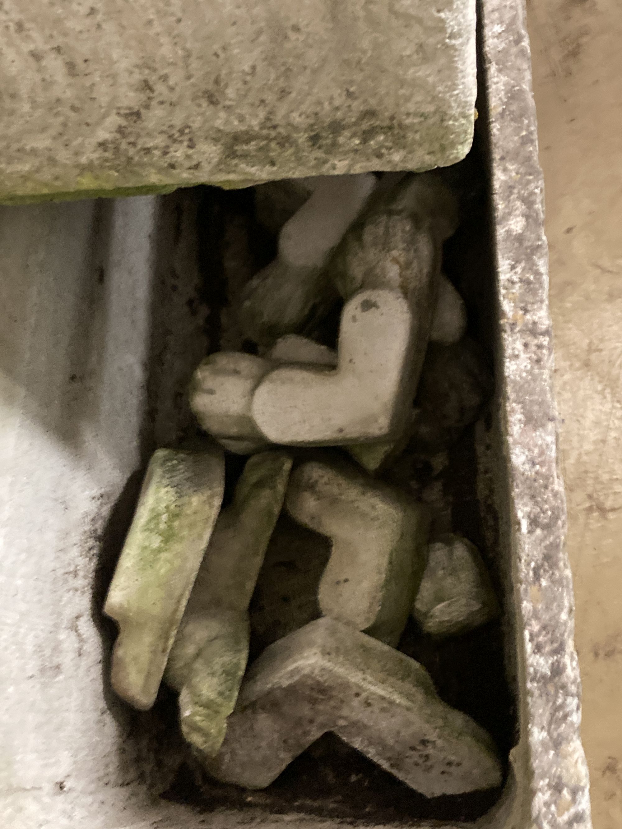A set of three reconstituted stone rectangular garden planters with claw feet, width 77cm, depth 39cm, height 44cm